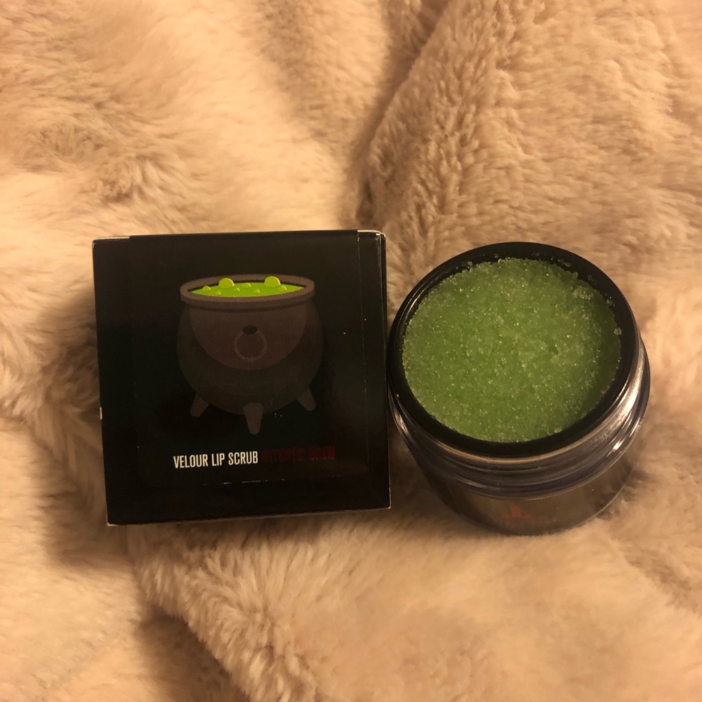 New Jeffree Star lip scrub